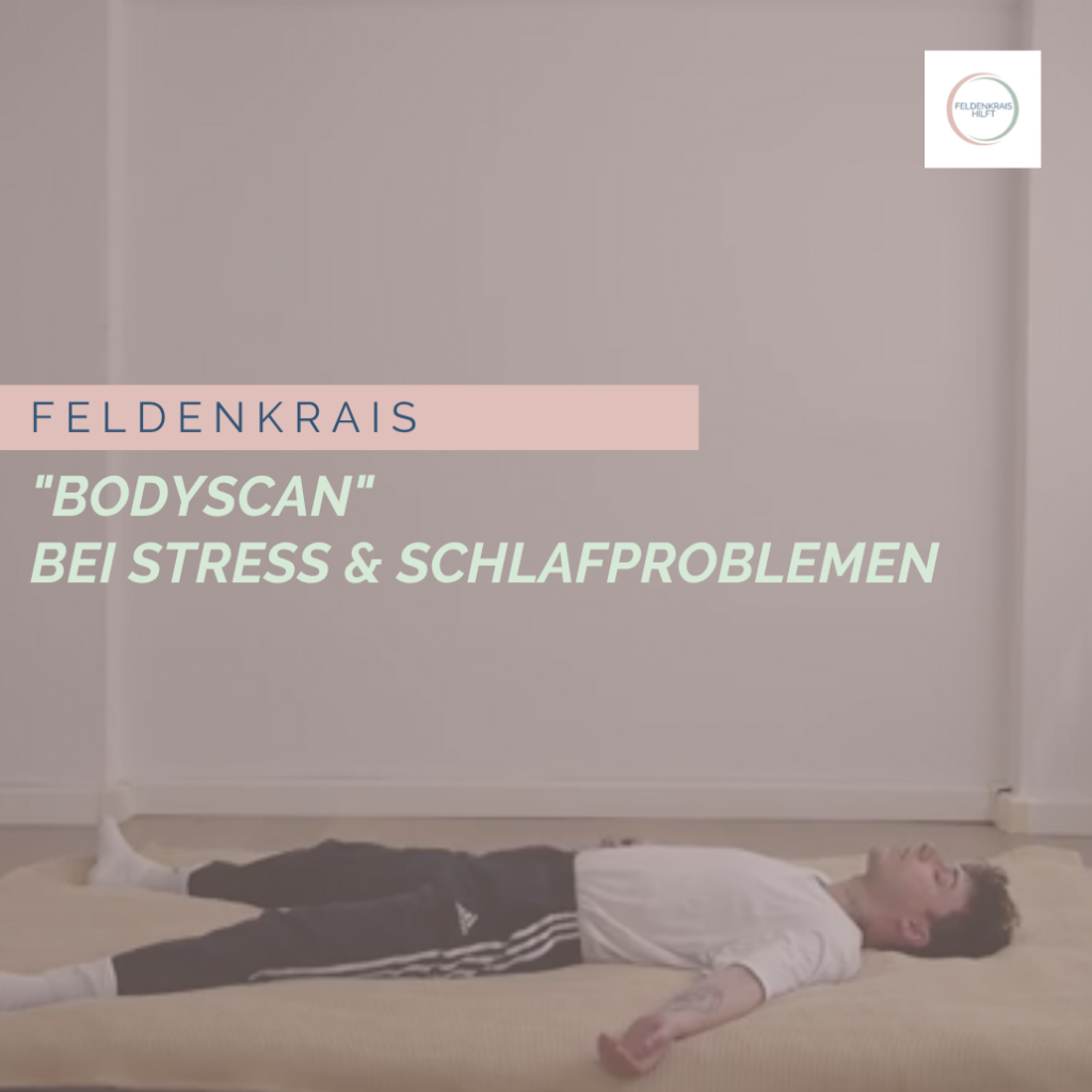 Hero Video Bodyscan Feldenkrais Therapeut Joschua Taake auf einer Matte auf dem Boden liegend bei ausführen der Feldenkrais Pbung "Bodyscan"